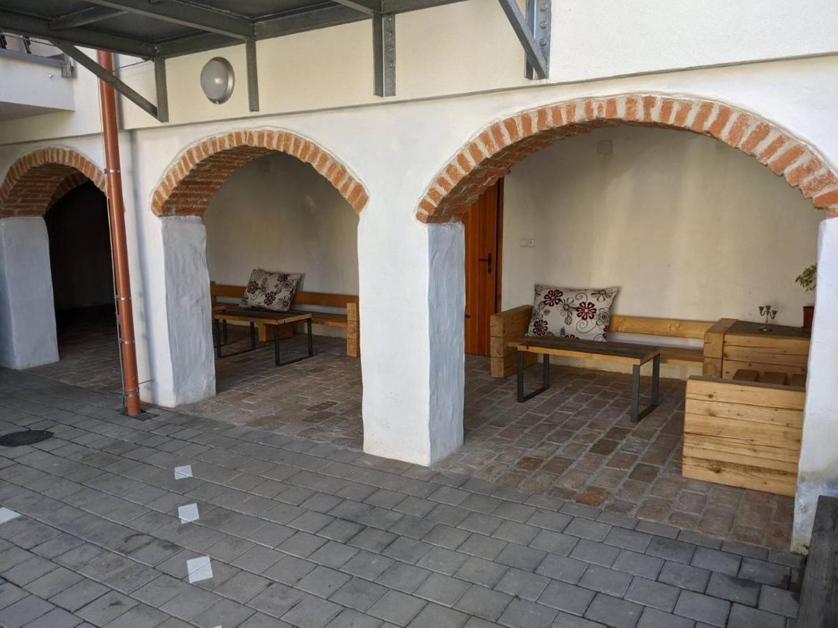 Rv Apartman Mikulov Buitenkant foto